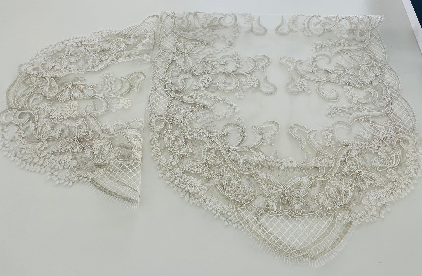 Fiori di Lena tris bianco ovale con farfalle
