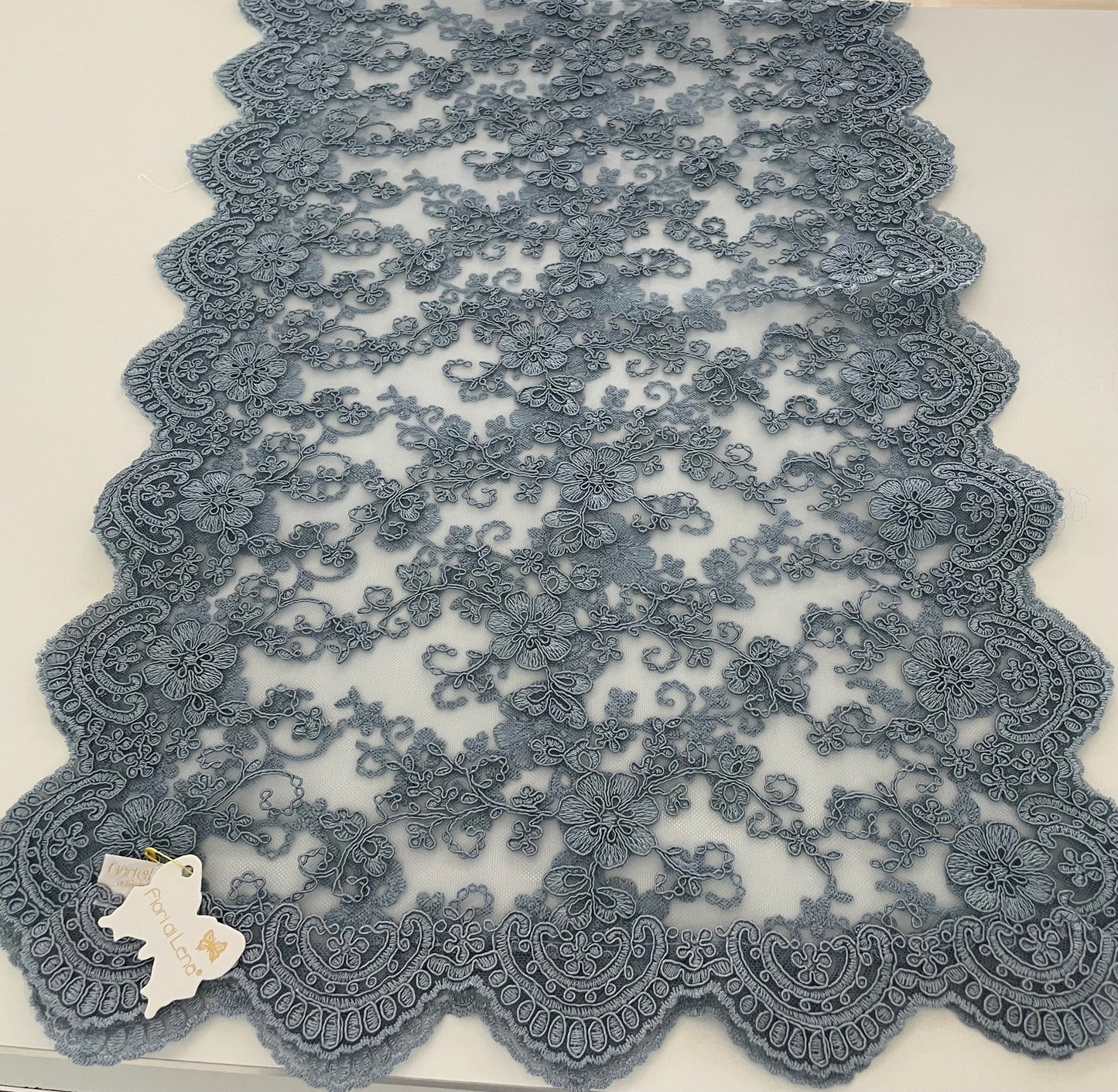 Fiori di Lena runner in pizzo celeste polvere