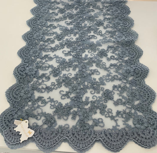 Fiori di Lena runner in pizzo celeste polvere