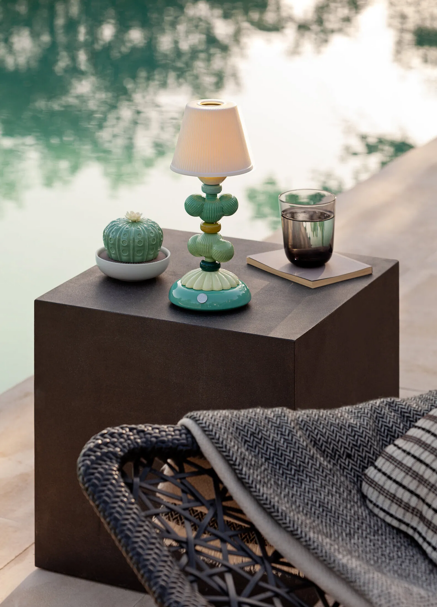 Lladro` "Firefly cactus" lampada da tavolo verde